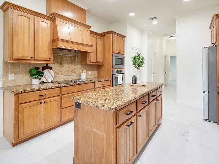 1203 Beacon Ct — Photo 7