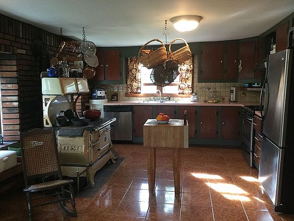 5th image of 601 Blue Mountain Rd