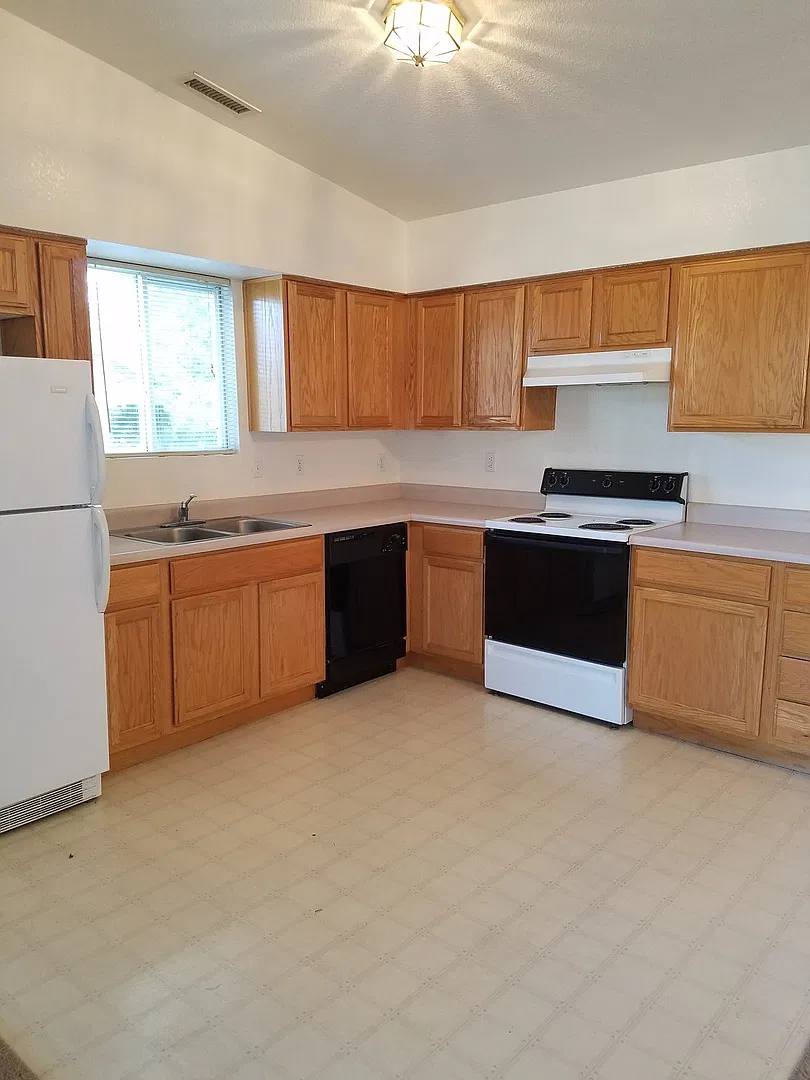 4749 N. Viewpoint Drive — Photo 3