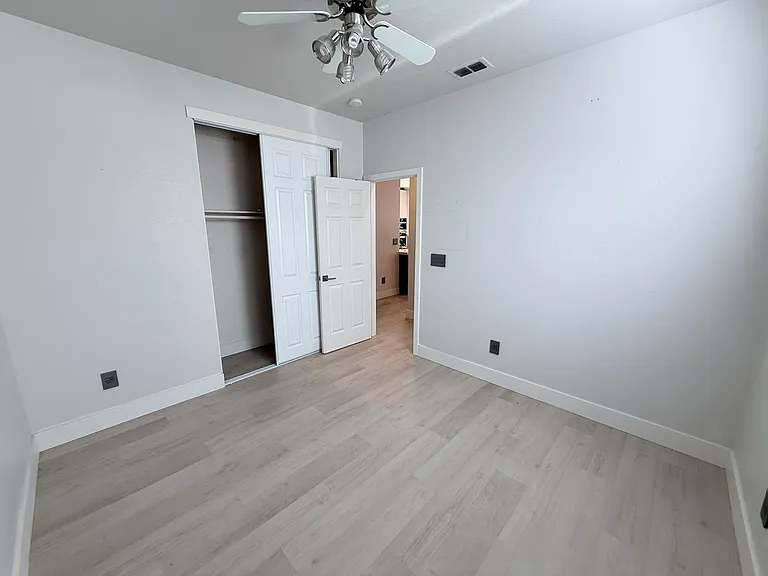 972 Cameron Dr — Photo 17