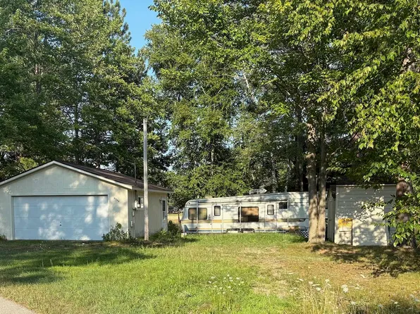 3764 Peninsular Dr, Gladwin, MI 48624
