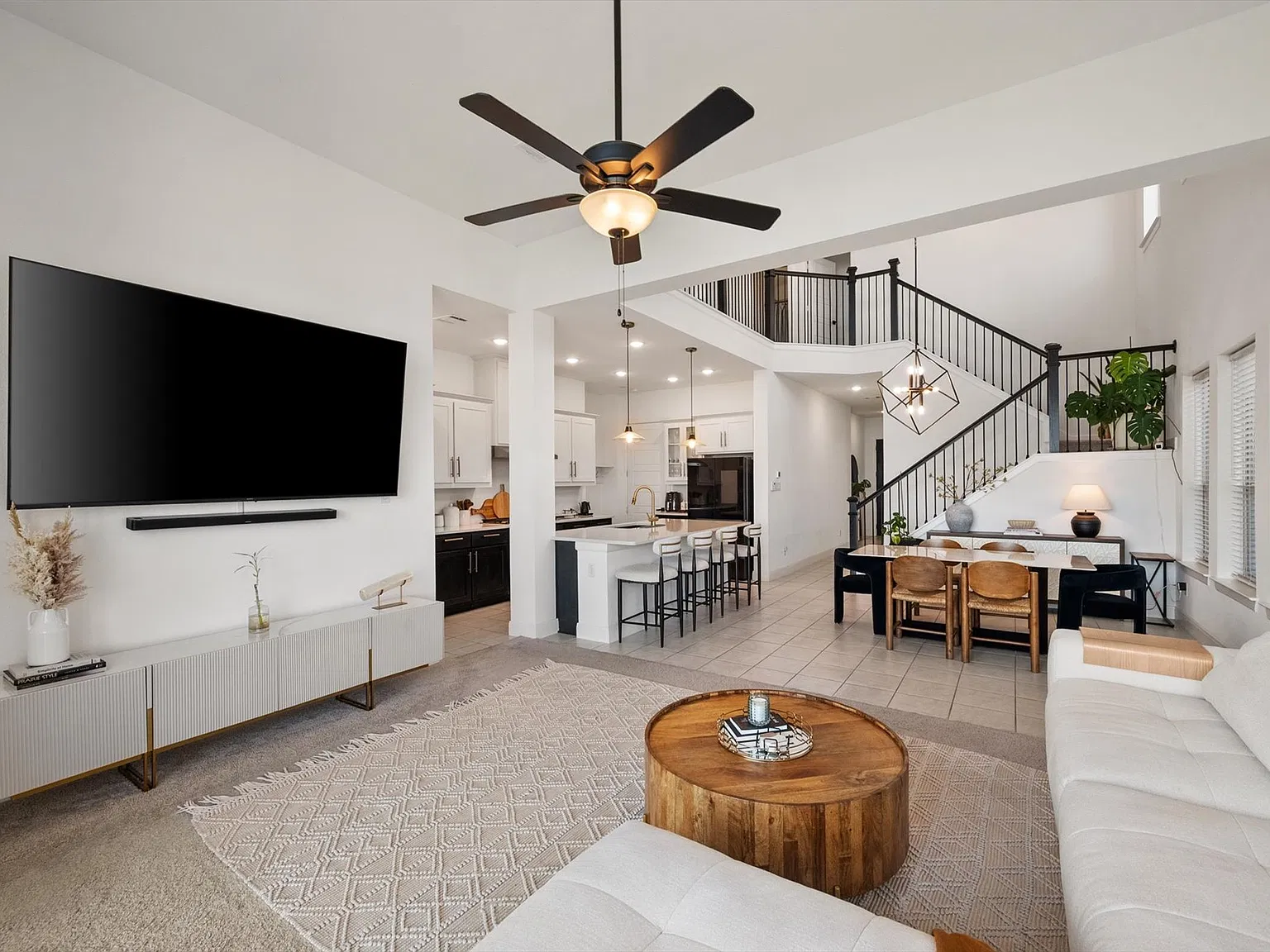 3 bed, 2567 sqft, $4,599 — Photo 4