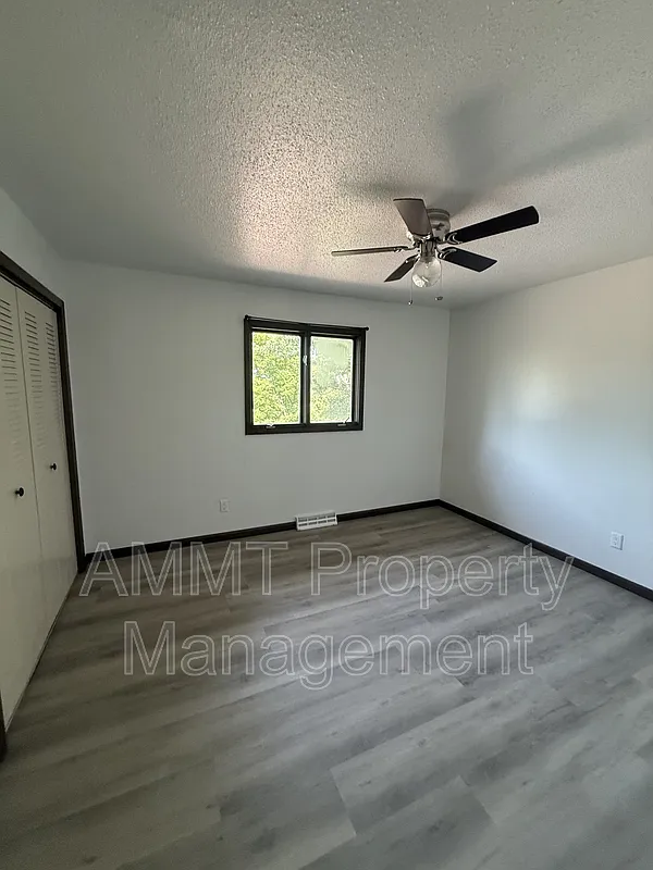 2 bed, 1.0 bath, $1,100 — Photo 3