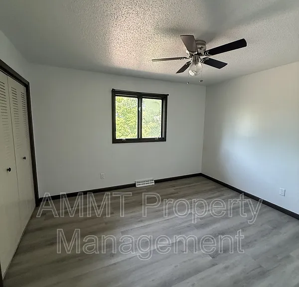 608 S Garnavillo St #1 — Photo 3