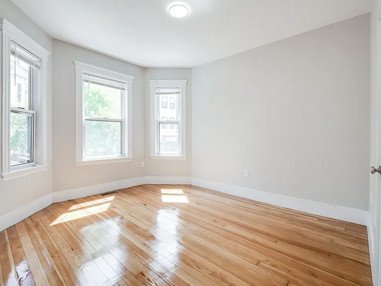 232 Saratoga St #2 — Photo 4