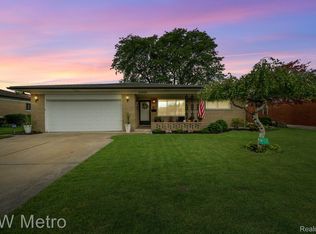 30205 Austin Dr, Warren, MI 48092