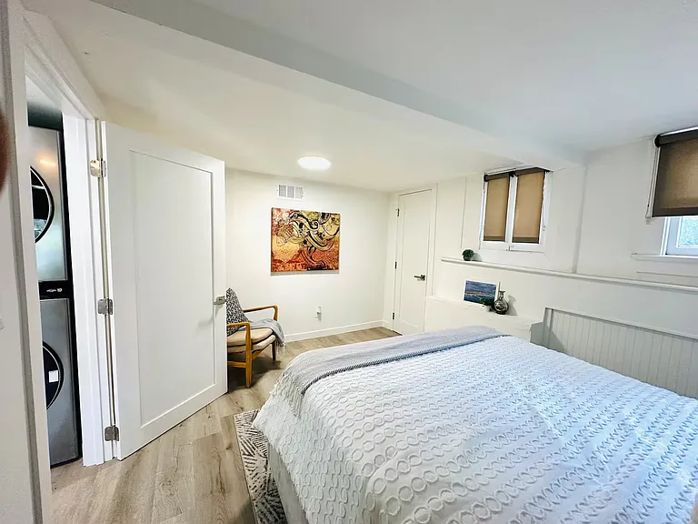 3259 Rowena Ave — Photo 16