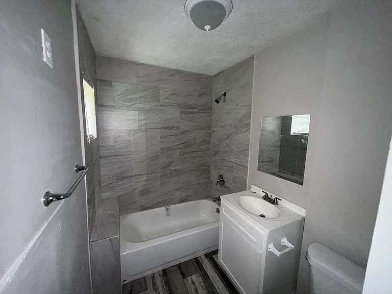 1057 College St — Photo 6