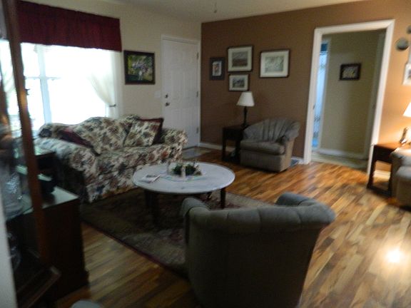 3rd image of 1723 Lakewood Dr