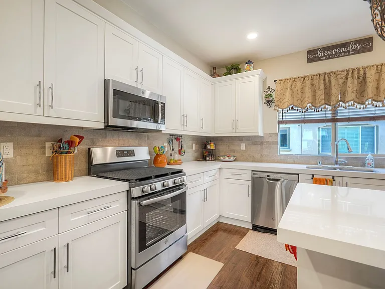 1576 Castillo Way — Photo 13