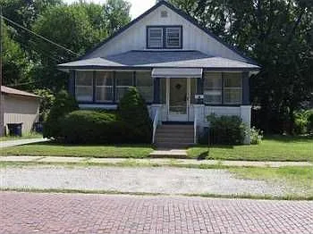 910 York St photo 1