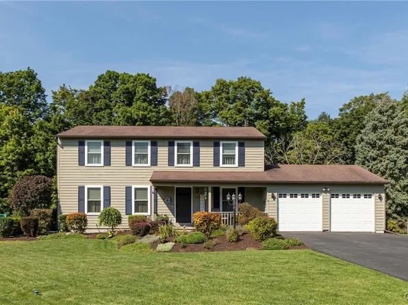 418 Weatheridge Dr, Camillus, NY 13031