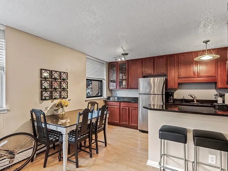 3019 Bryant Ave S #6 — Photo 1