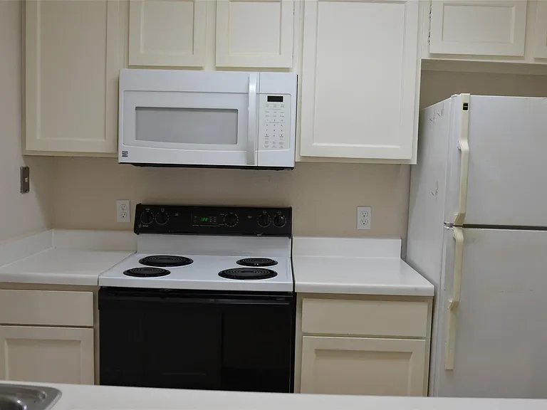 6111 Beverly Hill St #43 — Photo 27