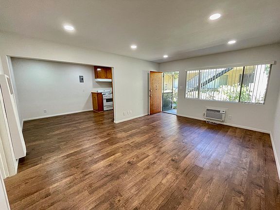 3rd image of 335 N Howard St APT 1