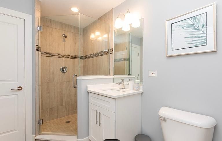 1st image of 4714 S Calumet Ave #1