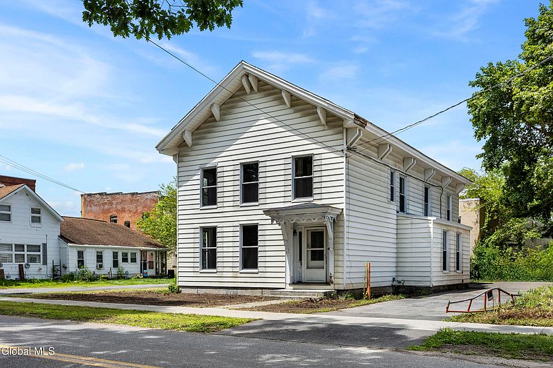 2nd image of 33 Maple Street