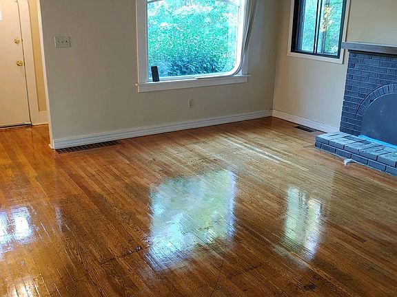 3rd image of 5545 N Burrage Ave