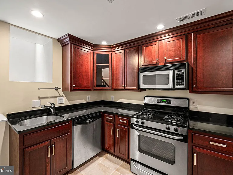 1027 N 4th St #P — Photo 4