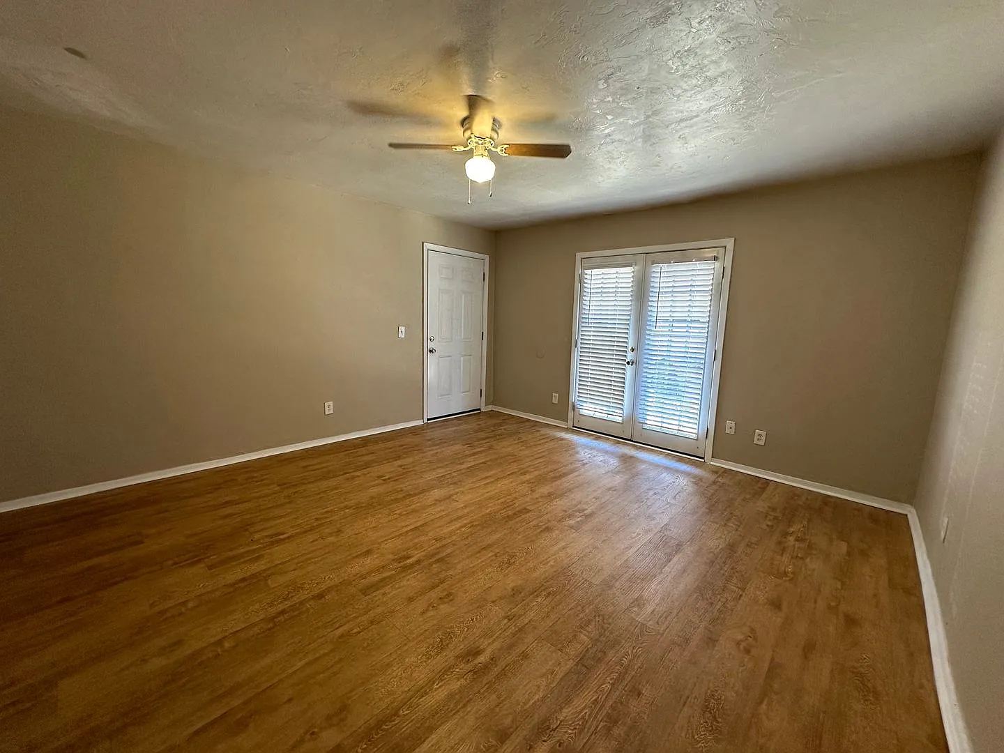 2 Bed/ 2 Bath Condo - Cedar Lake Estates — Photo 4