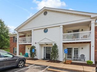 918 Hanna Place Ct APT F, Ballwin, MO 63021