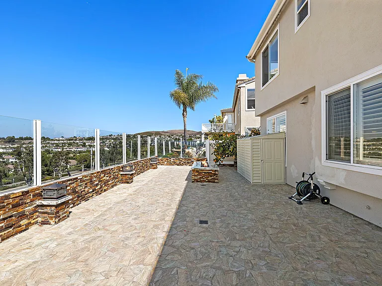 2438 Calle Aquamarina — Photo 35