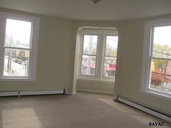 5th image of 201 E Cottage Pl
