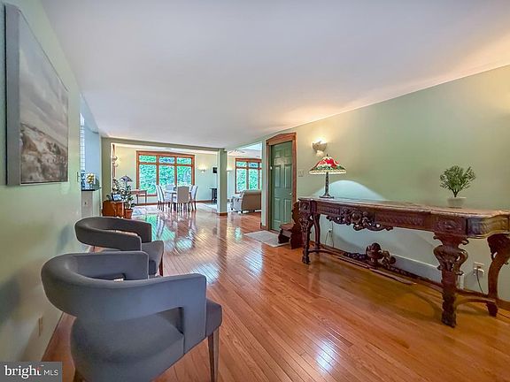 3rd image of 249 Forrest Rd
