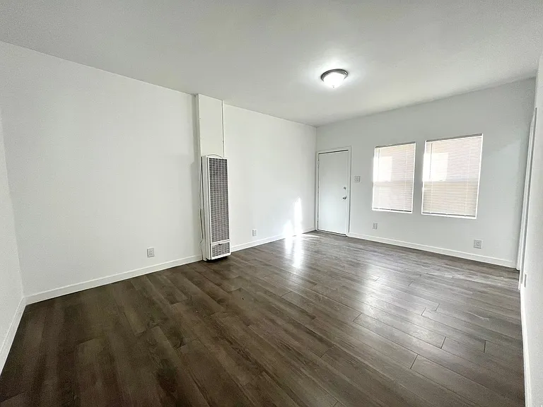 324 W Opp St #6 — Photo 5