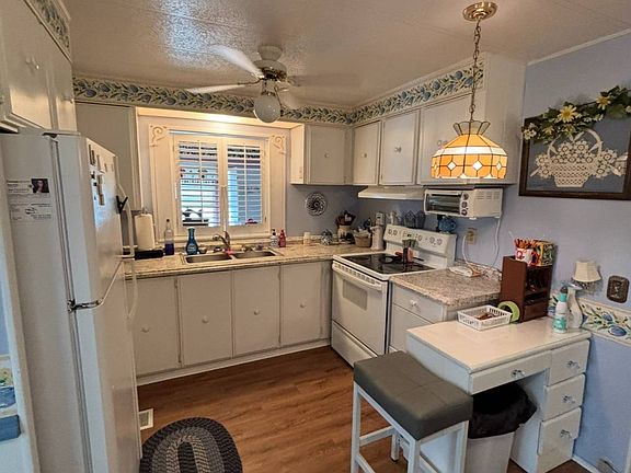 4th image of 13105 Lemon Ave