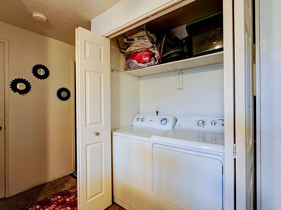 5th image of 16405 E Burnside St