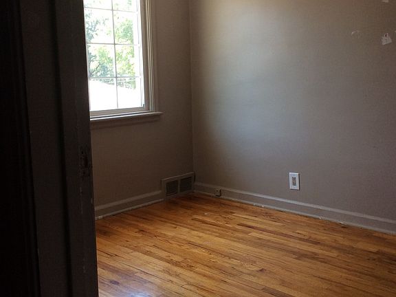 5th image of 4823 South St
