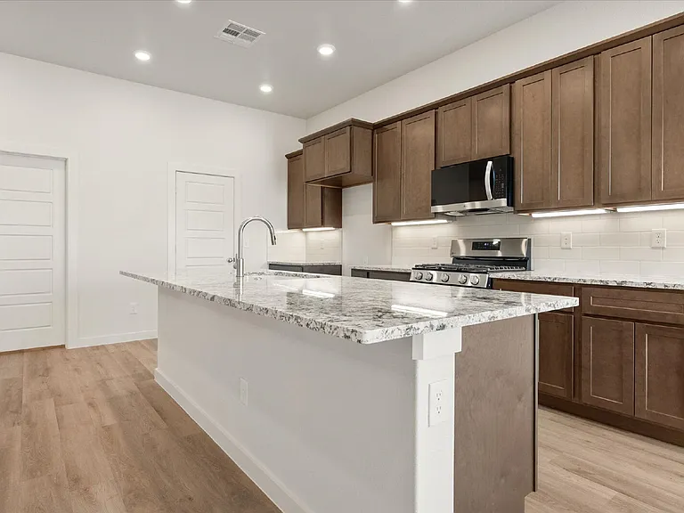 2604 Garland Ave — Photo 9