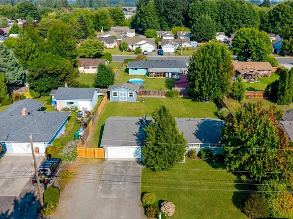1206 S Walnut St, Burlington, WA 98233