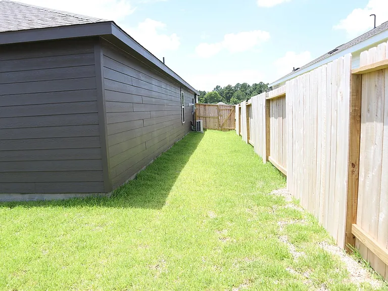 216 Lantana Ln — Photo 39