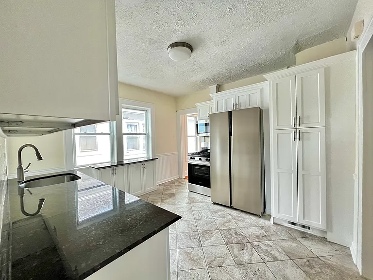 13 Chase St #2 — Photo 4
