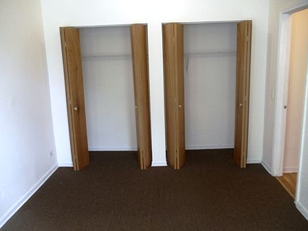 4th image of 429 E Oakwood Blvd Unit 9