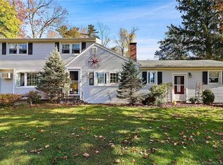 35 Taagan Point Rd, Danbury, CT 06811