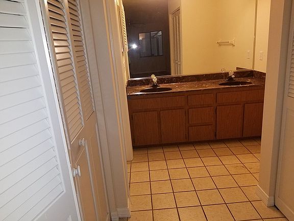 5th image of 1607 NE 37th Ave