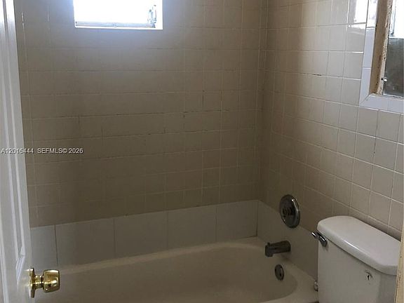 4th image of 640 SW 7th St