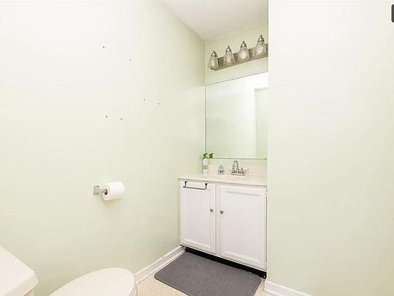 3rd image of 4105 Franklin Ct