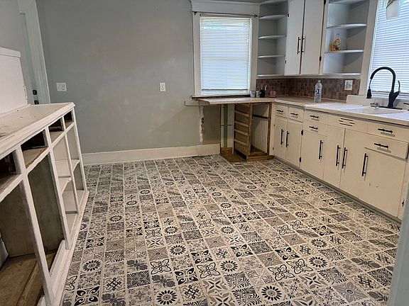 4th image of 314 Main St