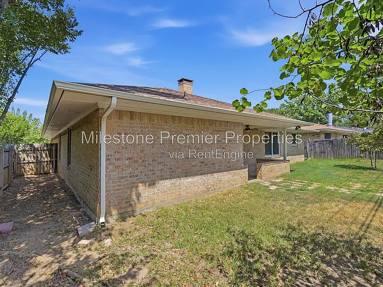 1908 Paula Dr — Photo 21