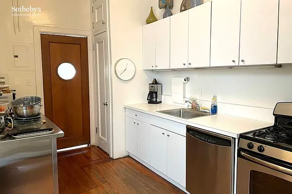 Rented by Sotheby's International Realty | media 19