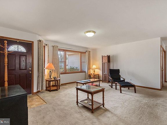 5th image of 10712 Maple Ridge Dr