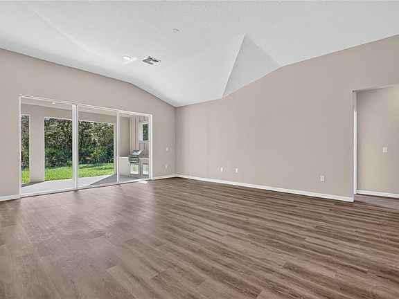 5th image of 41428 ROYAL TRAILS ROAD