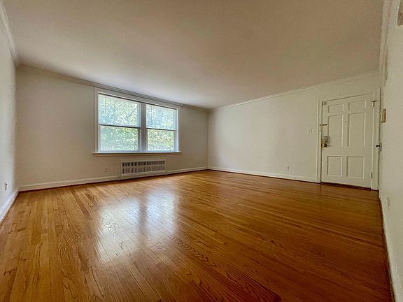 3rd image of 803 Westwood Dr APT 2