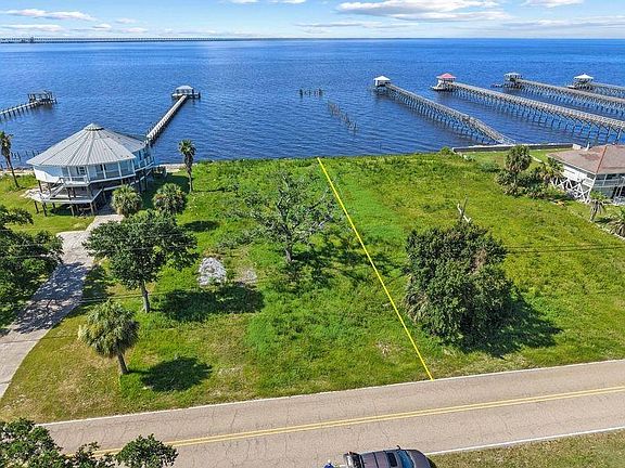 5th image of 325 Carr Dr