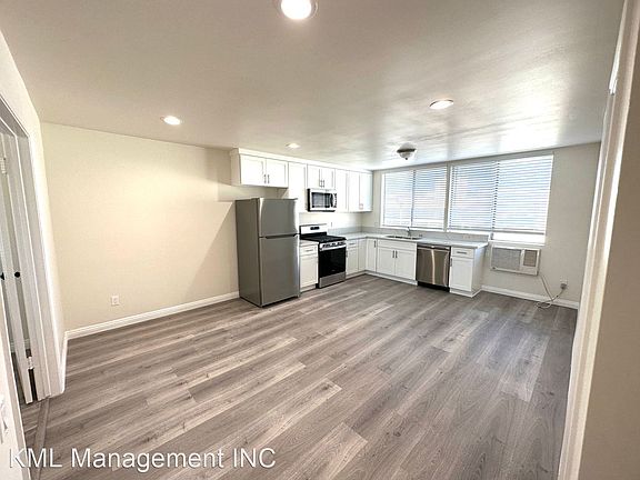 2nd image of 160 S Michigan Ave APT 102