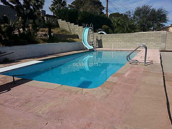 4th image of 601 Twin Lakes Dr